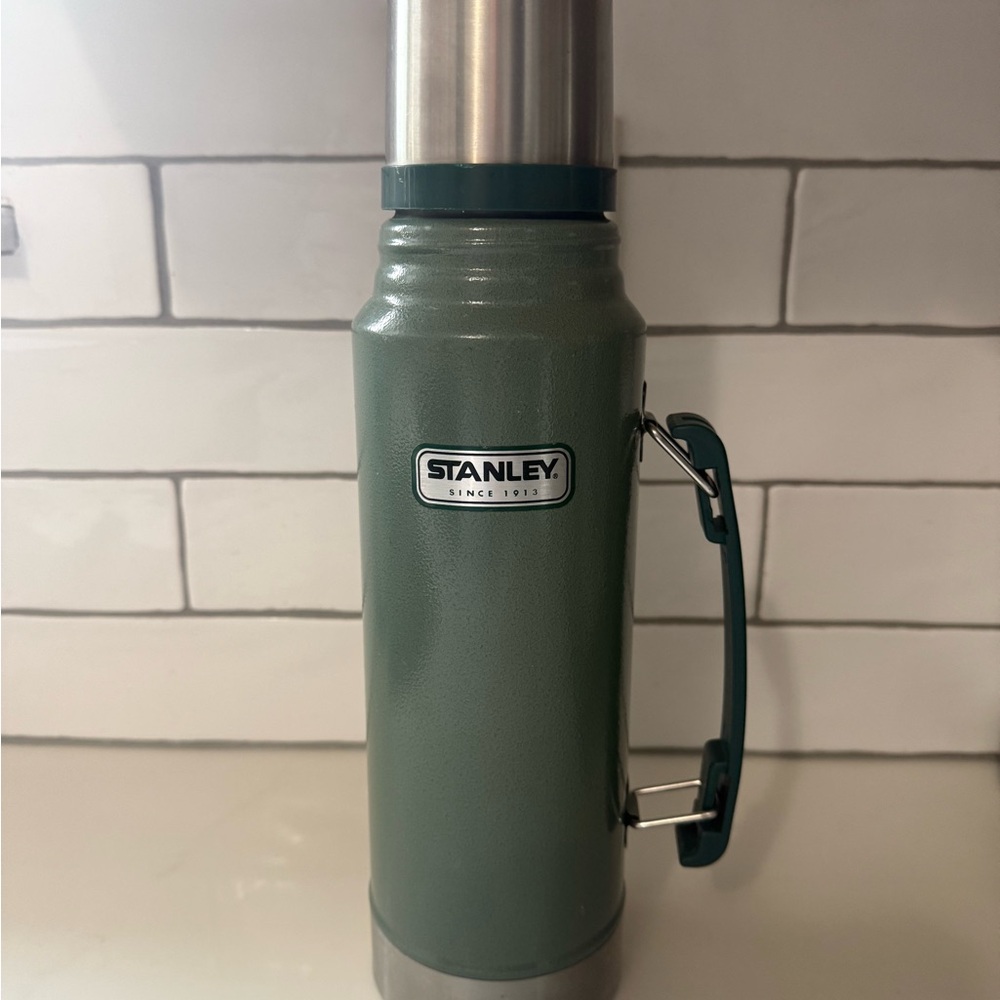 Stanley Classic Legendary Vacuum Bottle